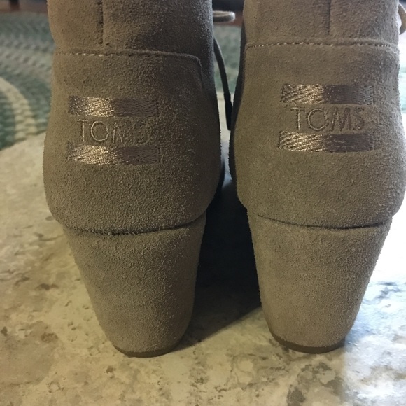 TOMS Taupe desert wedge suede lace up booties - Picture 3 of 7